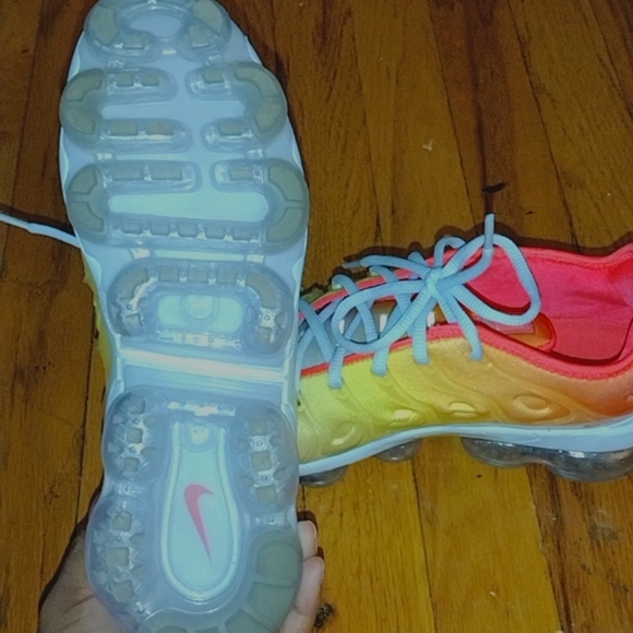 Nike Women's Air VaporMax 8 - Picture 6 of 7